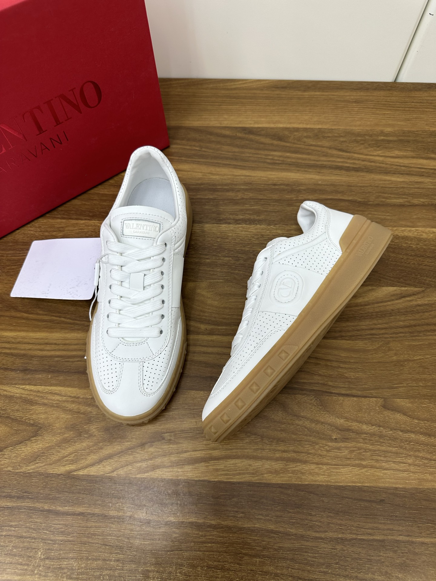 Valentino/华伦天奴 ONE STUD XL男士牛皮革运动鞋 2