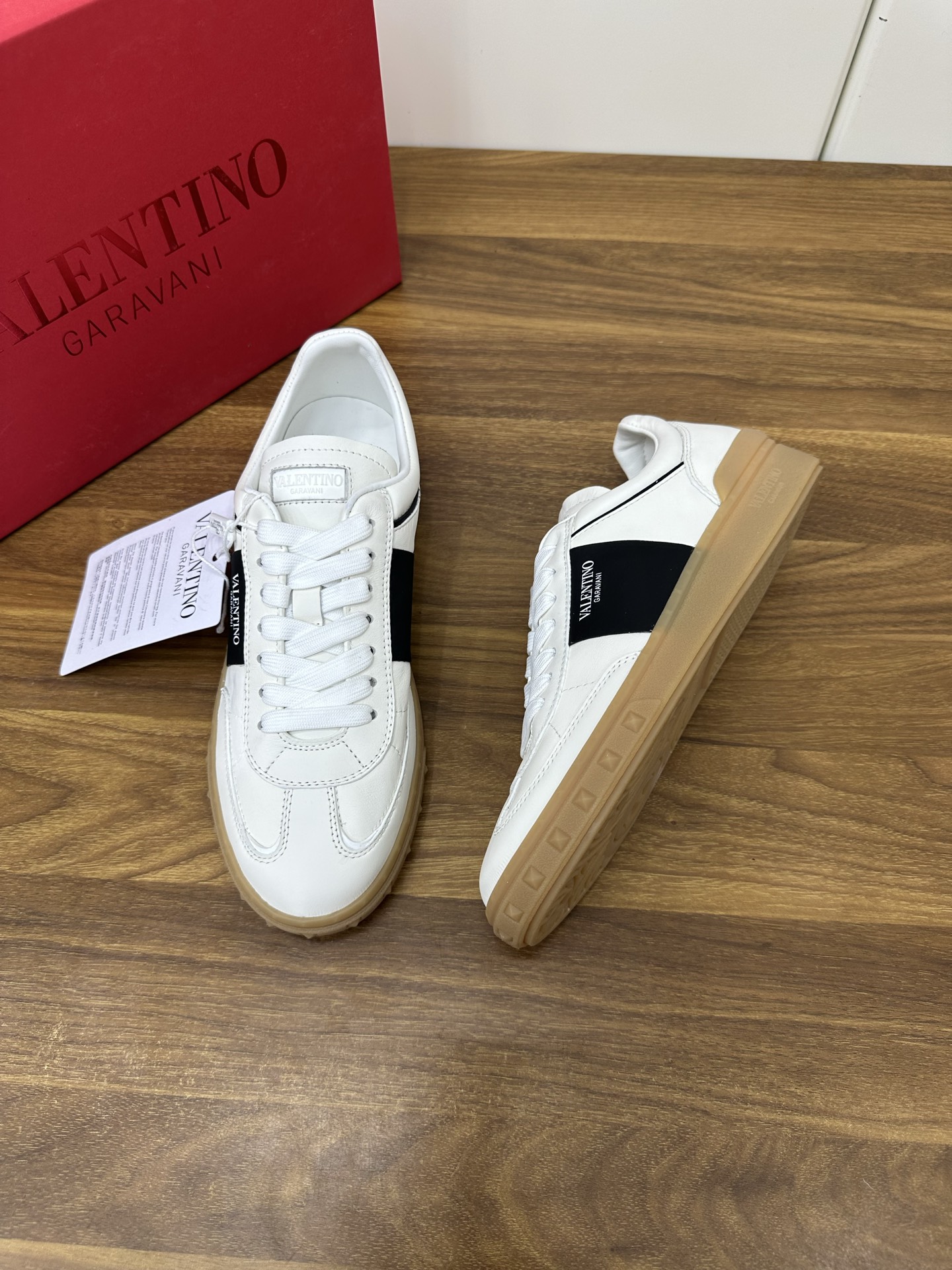 Valentino/华伦天奴 ONE STUD XL男士牛皮革运动鞋 2