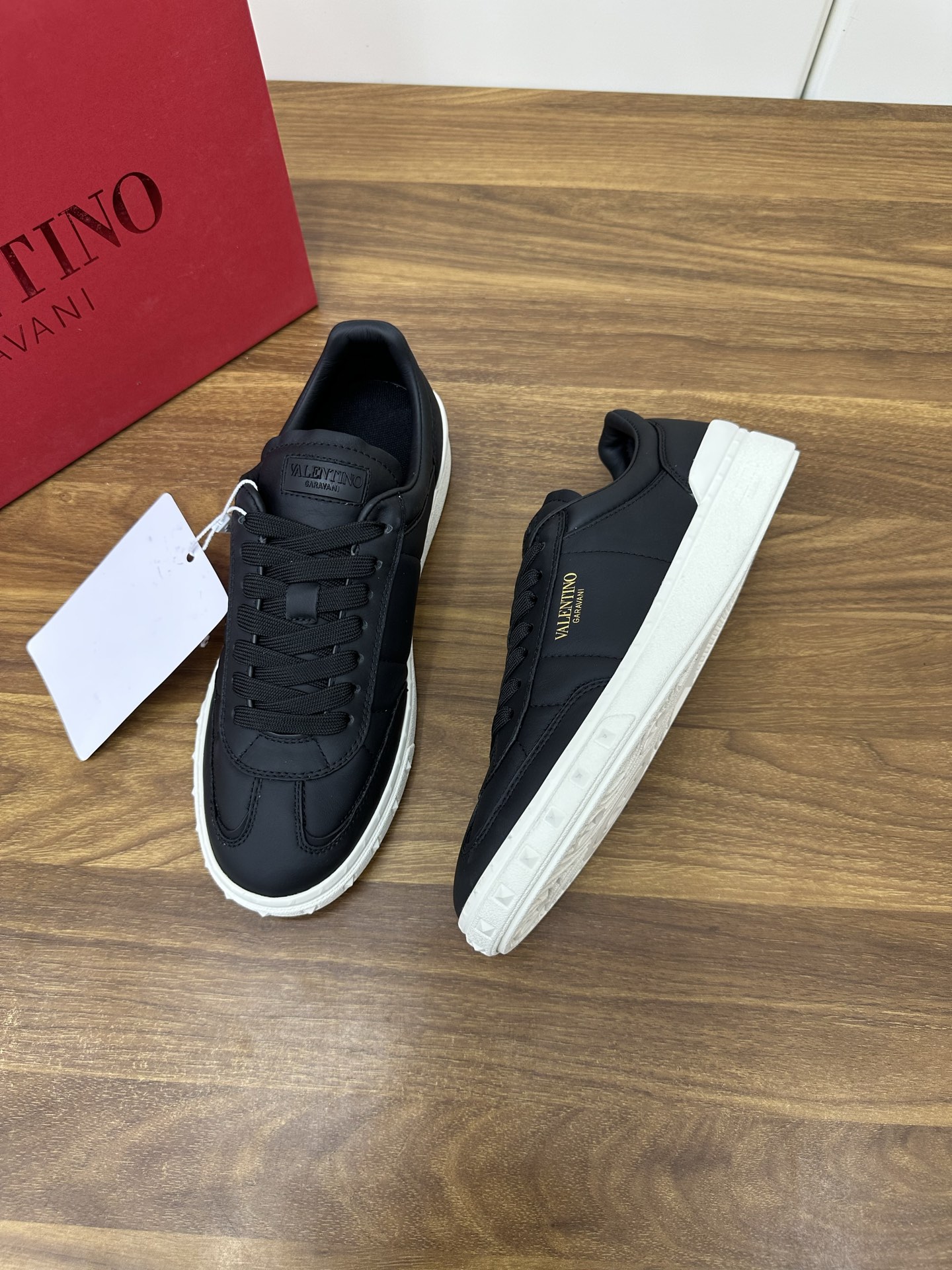 Valentino/华伦天奴 ONE STUD XL男士牛皮革运动鞋 2