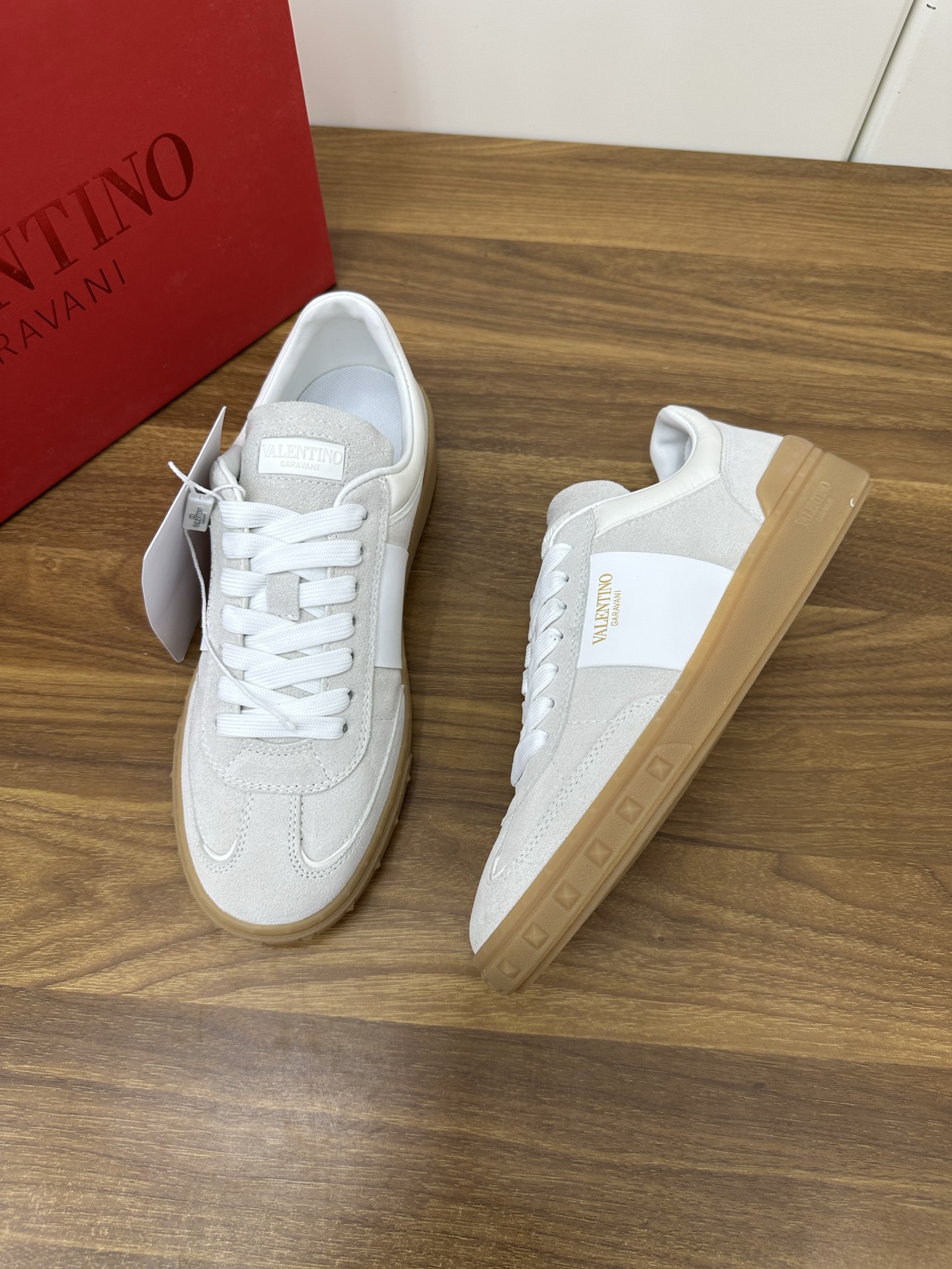 Valentino/华伦天奴 ONE STUD XL男士牛皮革运动鞋 2