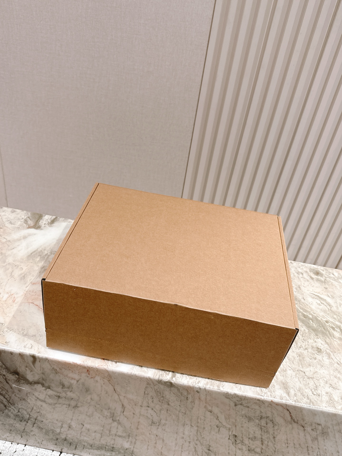 NO:576841,A full set of counter-synchronized gift box packaging!  ,casual shoes/sports shoes,sneakers19860909全套专柜同步礼盒包装！,休闲鞋/运动鞋,sneakers,Women's Shoes