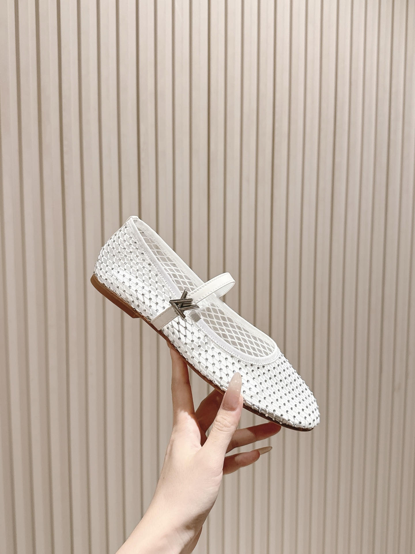   | ²⁰²5𝐬𝐬 🤍🤎
驴家早春新品🆕 new arrival～LV春夏芭蕾舞鞋，也太出彩了！时尚性