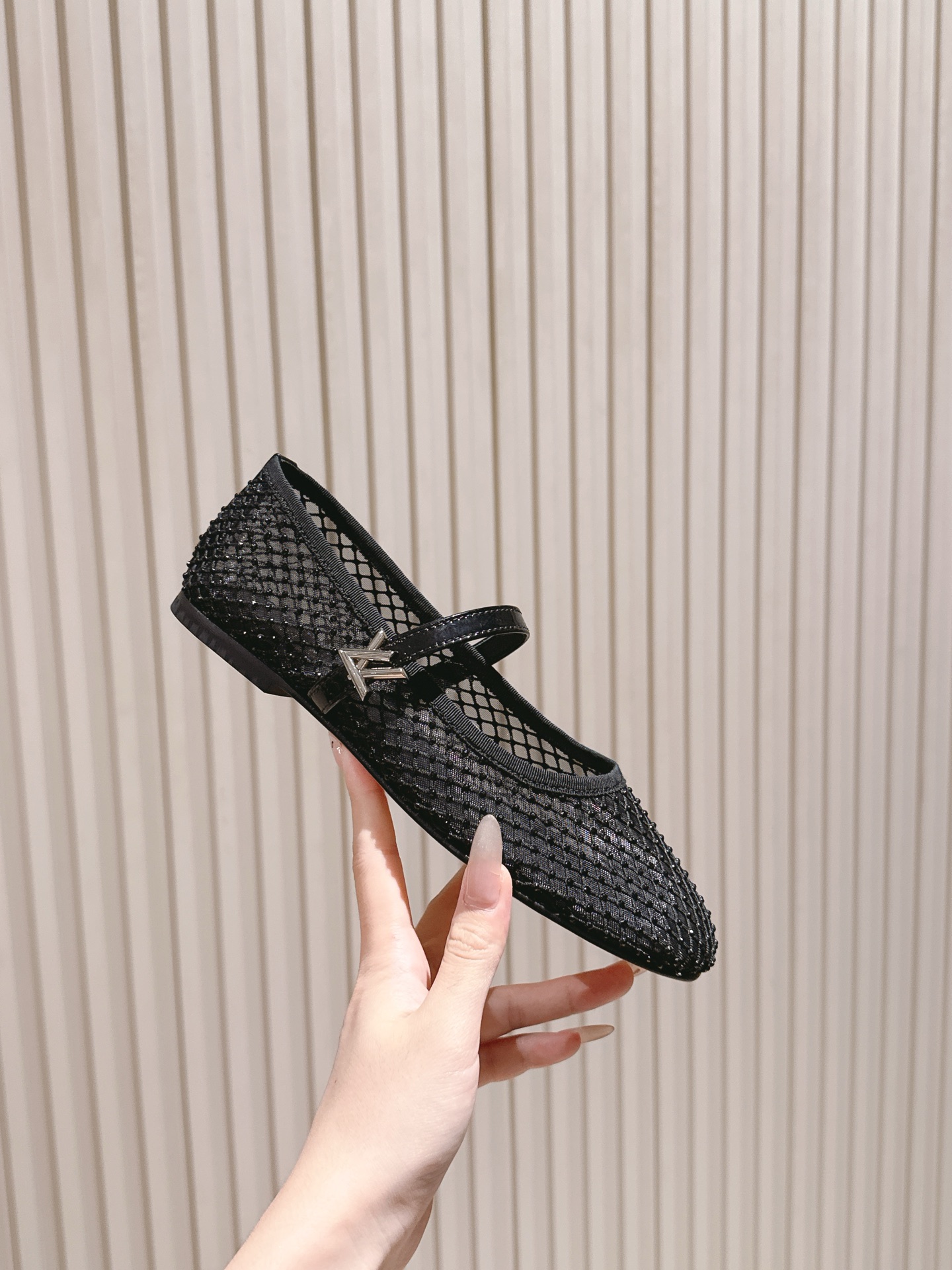   | ²⁰²5𝐬𝐬 🤍🤎
驴家早春新品🆕 new arrival～LV春夏芭蕾舞鞋，也太出彩了！时尚性