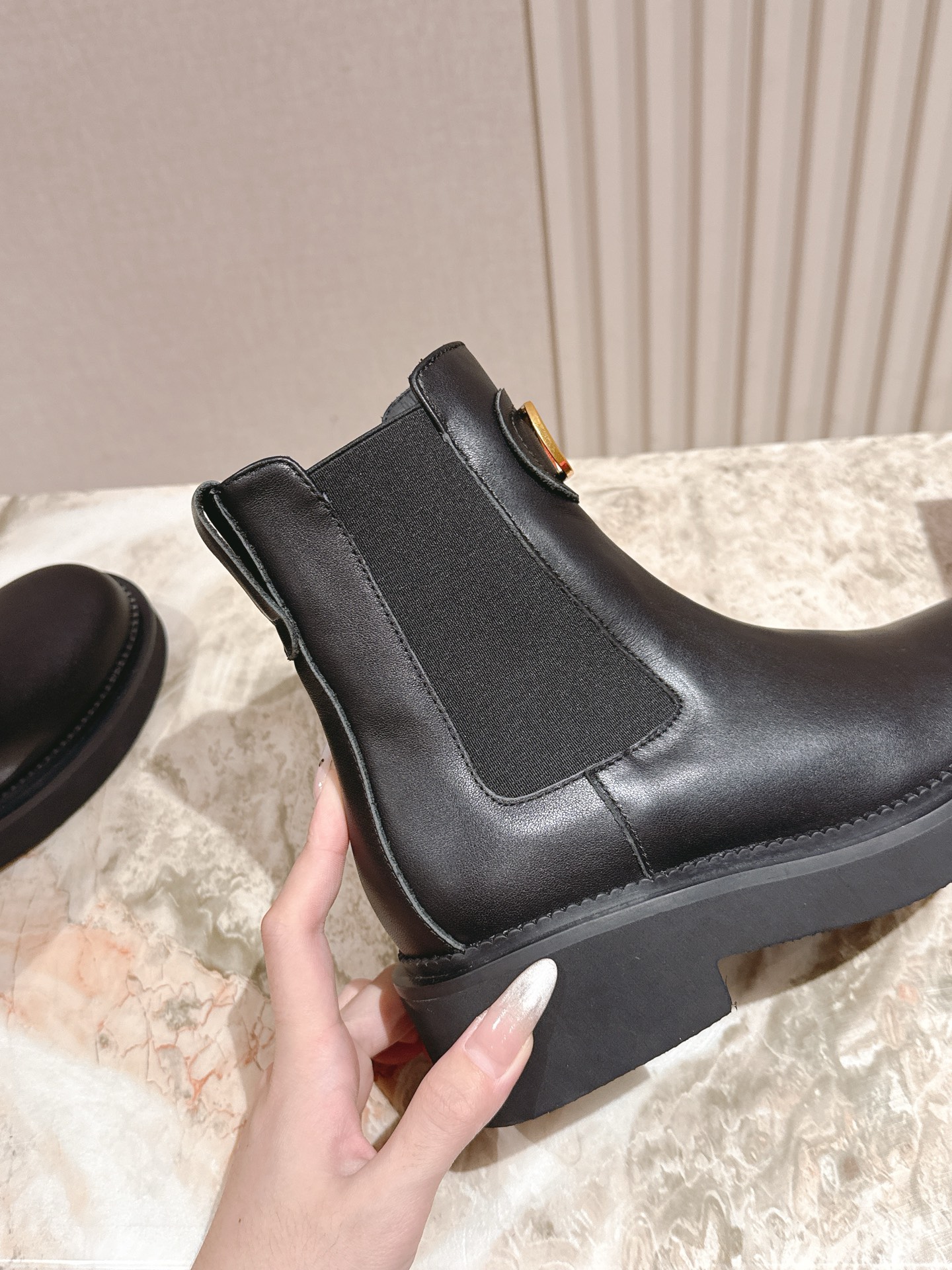 Valentin* Valentino’s New Starry Boots Collection: Custom Silk and Imported Leather Fashion Footwear - 图片 4