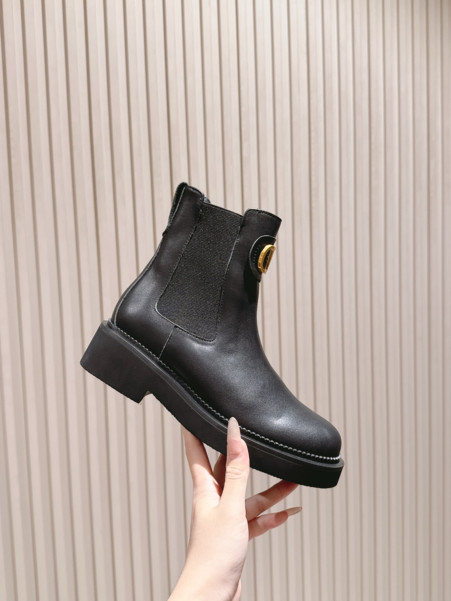 Valentin* Valentino’s New Starry Boots Collection: Custom Silk and Imported Leather Fashion Footwear - 图片 6