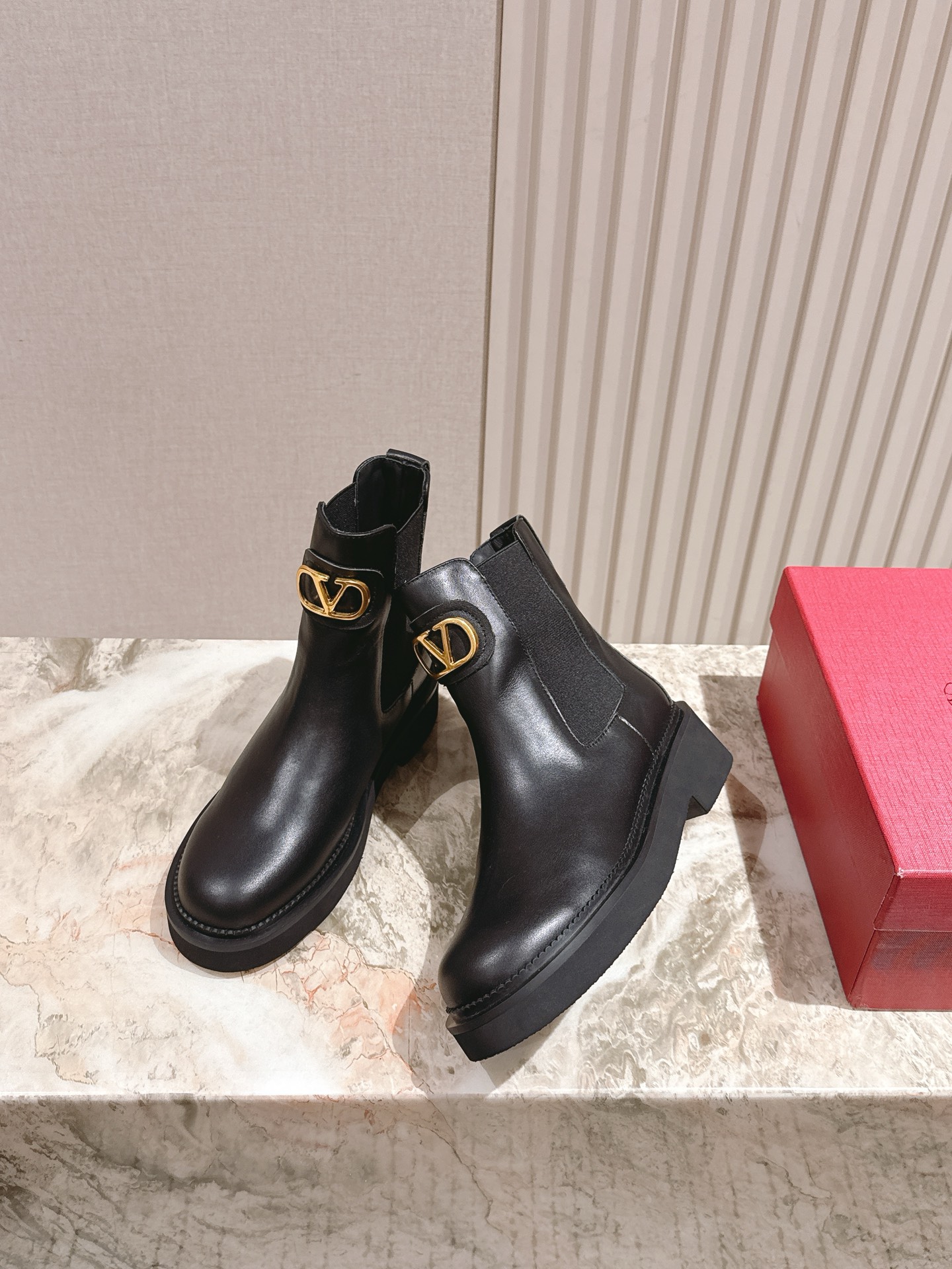 Valentin* Valentino’s New Starry Boots Collection: Custom Silk and Imported Leather Fashion Footwear - 图片 1