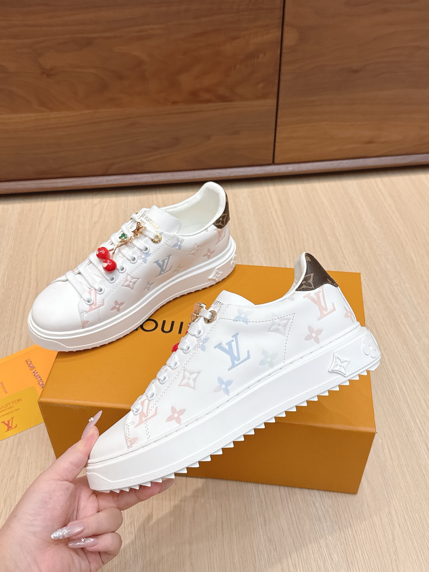 Branded sports shoes