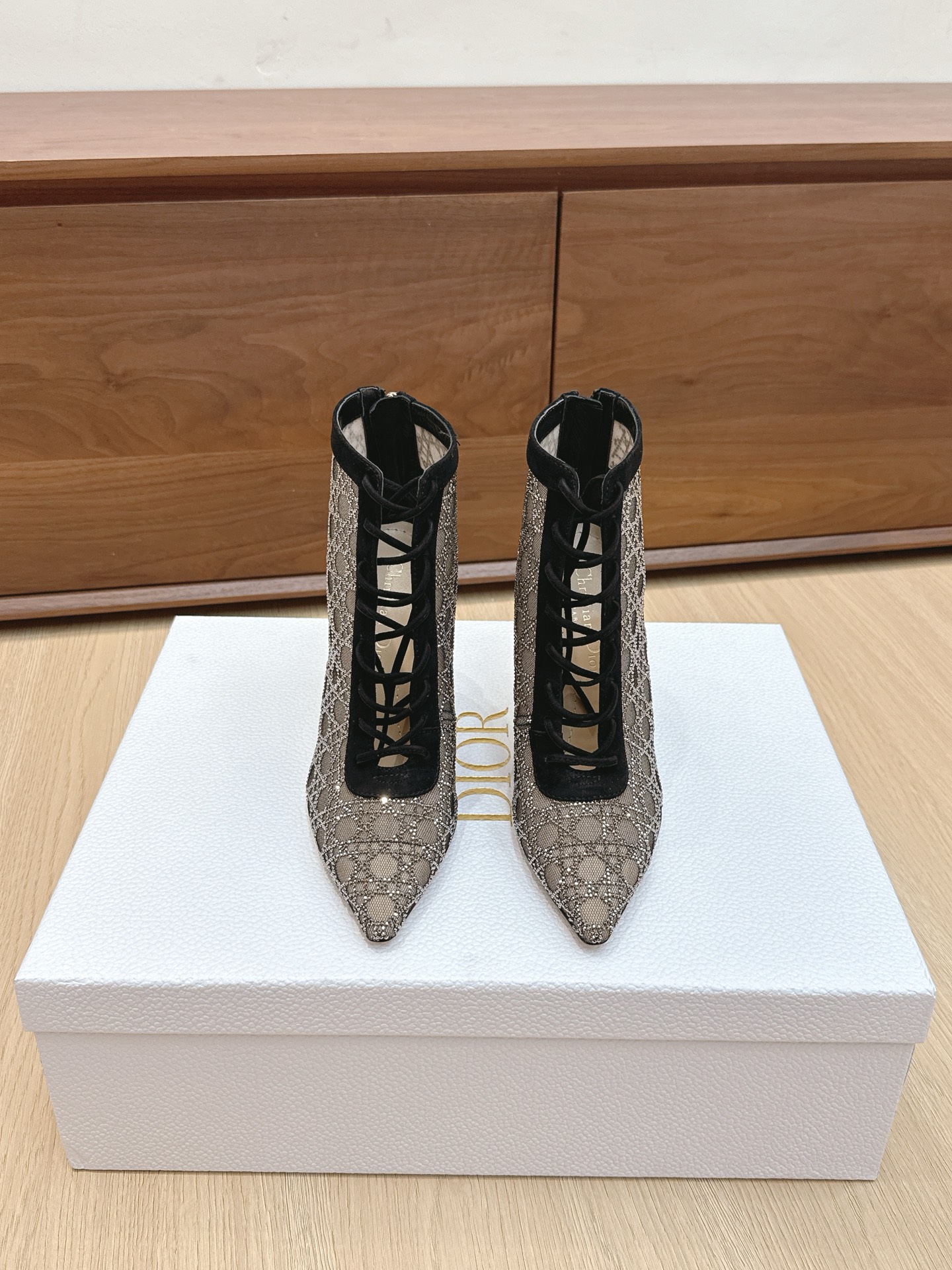 NO:468714,Purchase level #Dio Spring and Summer Bright Star River Series New Mesh Boots High Heel Boots Mesh Upper Paired with Classic Rags of Rainbow Blingbling, so beautiful, the counter can't find any problem except expensive!  Must-in-one annual meeting is versatile and dazzling, and has no resistance to Buling’s things!  Lambskin imported cowhide sole from Italy Size35-39 (40/41 custom made without return or exchange), boots, dior, boots, cowhide, sheepskin19860909代购级 #迪奥春夏璀璨星河系列新品网纱靴高跟靴 网纱鞋面 搭配经典藤格纹水钻 blingbling地闪耀,太美啦,专柜除了贵挑不出毛病！必入款 年会百搭耀眼 对Buling的东西毫无抵抗力！ 小羊皮里 意大利进口牛皮底 Size35-39（40/41定做不退换）,靴子,dior,boots,cowhide,sheepskin,Women's Shoes