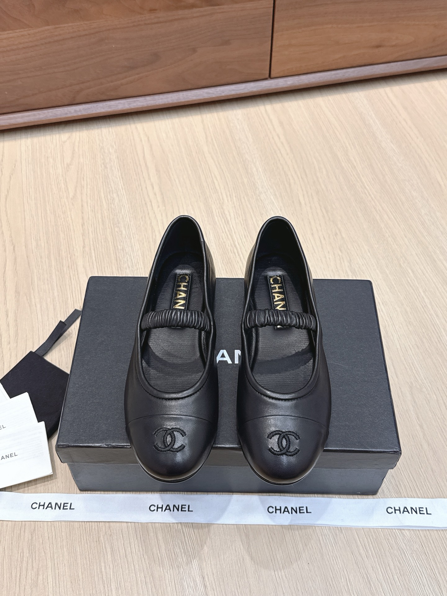 NO:468702,Purchasing grade #leather face / Chanel's new elastic elastic Mary Jane is so beautiful!  It’s a style that’s easy to match after so many years!  I will still choose Chanel Mary Jane shoes. The latest new color scheme this year is getting better and better!  A day of hard work is not tiring, suitable for daily commuting match Size35-39 (40 custom made without return or exchange), Mary Jane, Chanel, Mary Jane19860909代购级#皮面 / 香奈儿新款弹力橡筋玛丽珍也太好看了吧！ 这么多年穿不腻好搭配的款式！我还是会选香奈儿玛丽珍鞋 今年最新款新配色越来越好看了！暴走一天不累适合日常通勤搭配 Size35-39（40定做不退换）,玛丽珍,chanel,mary jane,Women's Shoes