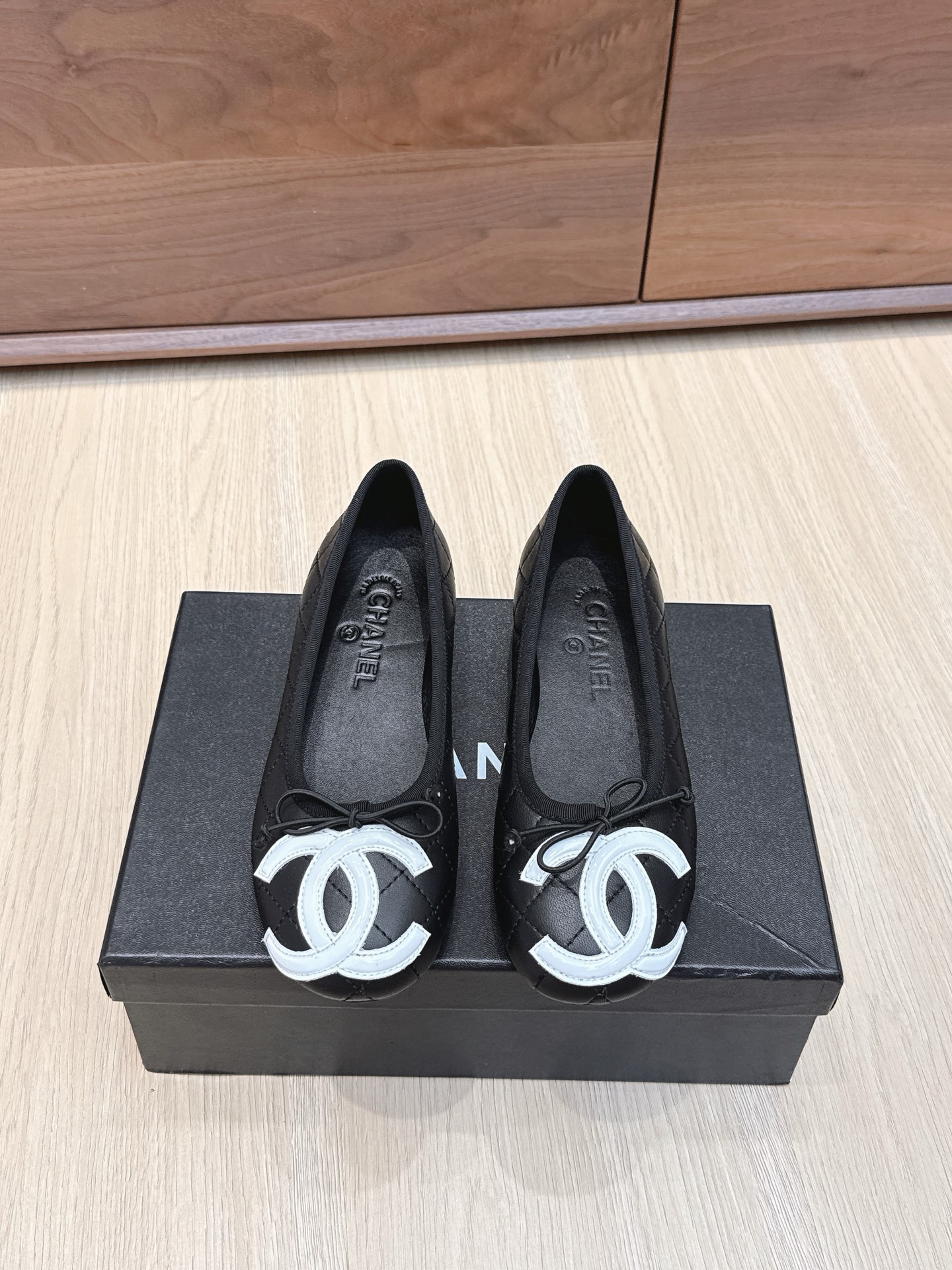 NO:468675,Purchase grade CHANE*25s Little Chanel early spring hot product woven Mary Jane Baotou single shoes, a sure-have-owned model!  !  It's much more comfortable than the classic Slingback!  Every color makes your feet look white, which makes you look white! It’s so cute! It’s a hot little fragrance again~ Material original sheepskin, inner lining original sheepskin, outsole genuine leather sole Size: 35-39/(40/41 Customized, non-refundable, or replacement), single shoes Mary Zhen, chanel, chanel, mary jane, sheepskin19860909代购级 CHANE*25s小香奈儿早春爆品编织玛丽珍包头单鞋 妥妥的自留款！！比经典款Slingback舒服太多啦！每个颜色上脚都很显白 的显白利器!好嗲啊!又是火爆的小香~ 材质原版羊皮 内里原版内里羊皮 大底真皮鞋底 码数:35-39/(40/41定制不退不换),单鞋玛丽珍,chanel,chanel,mary jane,sheepskin,Women's Shoes
