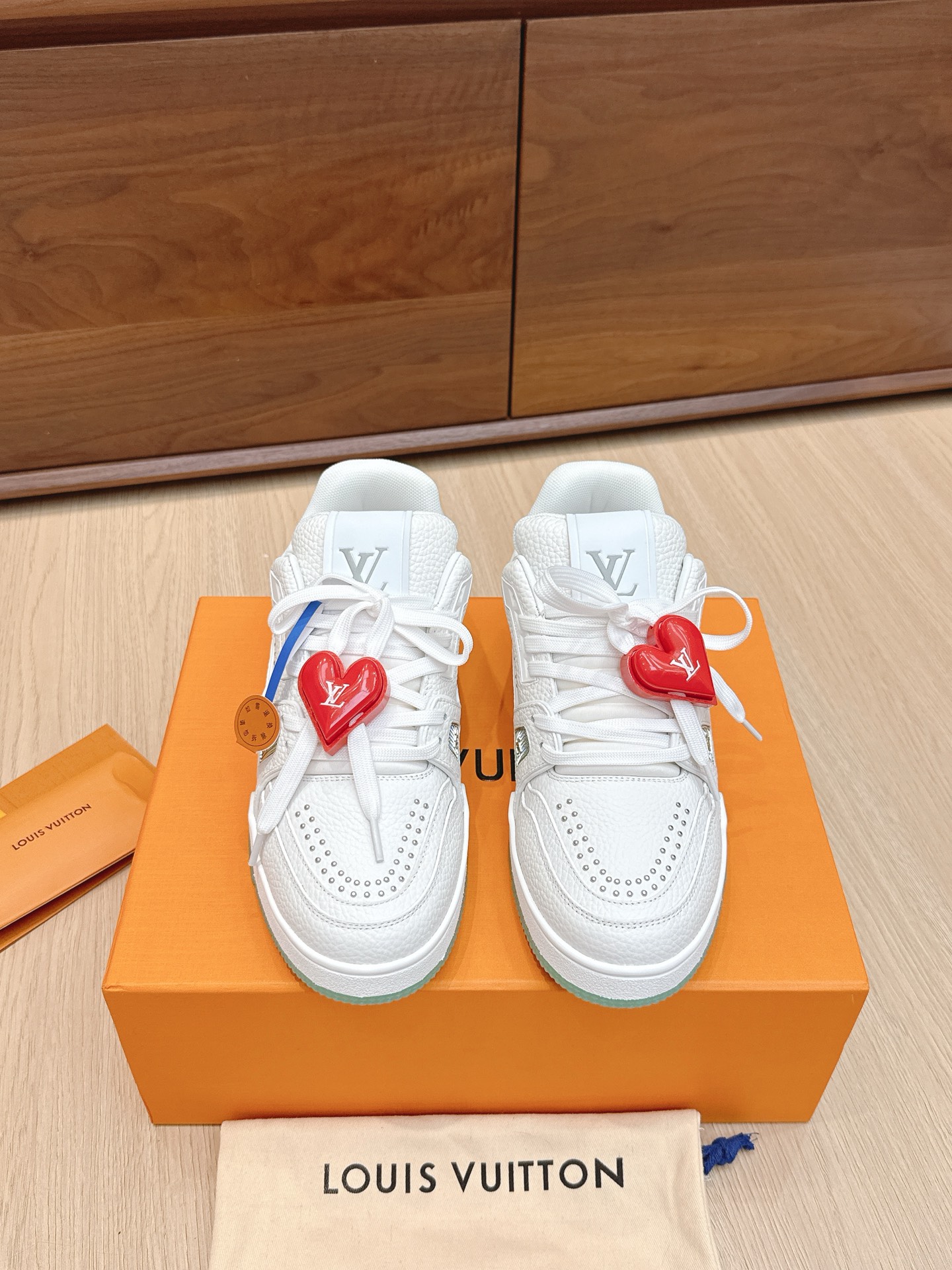 NO:468651,Purchase grade men's accessories LV Trainer Louis Vuitton Donkey Brand L Home Couple Style Casual Sports Shoes Skateboard Shoes Original Purchase Development Made Inventory This model LV Trainer Sports Shoes are depicted in smooth cowhide leather Monogram pattern, telling the inspiration of retro basketball shoes. Intricate upper embellishment LV letters, #54 logo traces the birth of the brand in 1854. The exquisite packaging of the delivery counter Fabric: Original custom imported top layer cowhide Inner: Original custom breathable net Outsole: Original open mold-proof TPU material Sole thickness: 3CM Size: Women's 35-40 Men's 38-46, casual shoes/sports shoes, louis vuitton, louis vuitton, louis vuitton, louis vuitton, louis vuitton, louis  vuitton,sneakers,cowhide19860909代购级男款配饰 LV Trainer路易威登 驴牌 L家 情侣款 休闲 运动鞋 滑板鞋 原版购入开发 做货 本款 LV Trainer 运动鞋为光滑牛皮革描绘 Monogram 图案,讲述复古篮球鞋的灵感启发.繁复鞋面点缀 LV 字母,#54 标识追溯品牌诞生的 1854 年 配送专柜精美包装 面料: 原版定制进口头层牛皮 内里: 原版定制透气网里 大底: 原版开模防滑TPU材质 底厚: 3CM Size: 女款35-40 男款38-46,休闲鞋/运动鞋,louis vuitton,louis vuitton,louis vuitton,louis vuitton,sneakers,cowhide,Women's Shoes