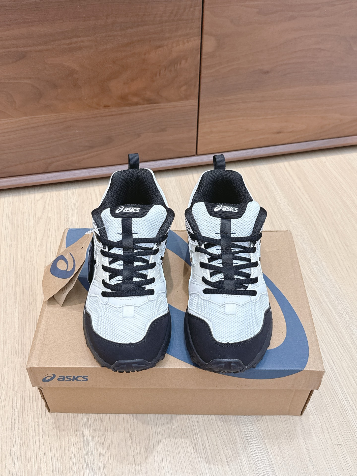 NO:495444,Purchase grade Asics GEL-SONOMASE CN Sports and leisure breathable Original file data development lasted paper version The hole upper is more suitable for the foot shape and comfortable breathable. The heel stabilizer brings comfortable wear and wear. The optimized GEL provides better cushioning and protection. FLYTEFOAM BLAST midsole technology, which combines light weight, cushioning and rebounding, improves running propulsion, and creates a new running experience for running athletes. Size36-45, casual shoes/sports shoes, ASICS, sneakers19860909代购级 亚瑟士 Asics GEL-SONOMASE CN 运动休闲透气 原档案据数开发楦型纸版 洞洞鞋面,更贴合脚型和舒适透气,后跟稳定片带来合脚舒适的穿着感优化后的GEL,提供更好的缓冲保护性,FLYTEFOAM BLAST中底科技,兼具轻量、缓冲、回弹,提升跑步推进力,给跑步健将营造新的跑步体验. Size36-45,休闲鞋/运动鞋,ASICS,sneakers,Women's Shoes