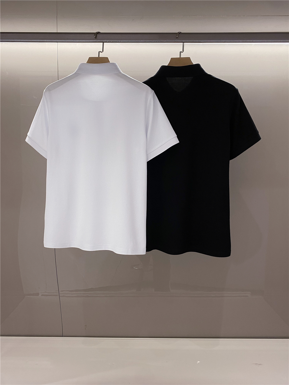 Canadian Goose Marks Short Sleeve: High-Quality Fabric, Classic Design, Perfect Fit for Men. - 图片 2