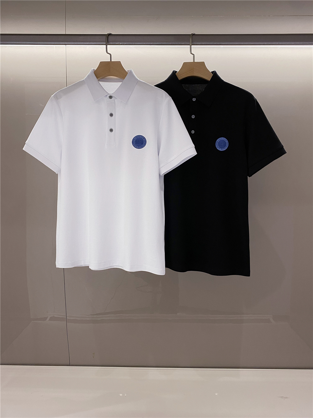 Canadian Goose Marks Short Sleeve: High-Quality Fabric, Classic Design, Perfect Fit for Men.