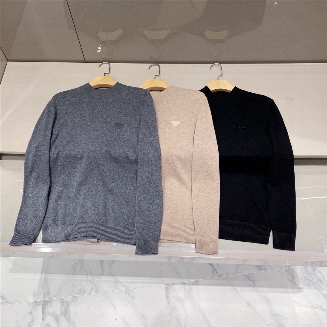纯色简洁款系列，P+秋冬装新款上市，男士圆领套头毛衣针织衫，P家作为男装界的常青树品牌，当你不知道选什么