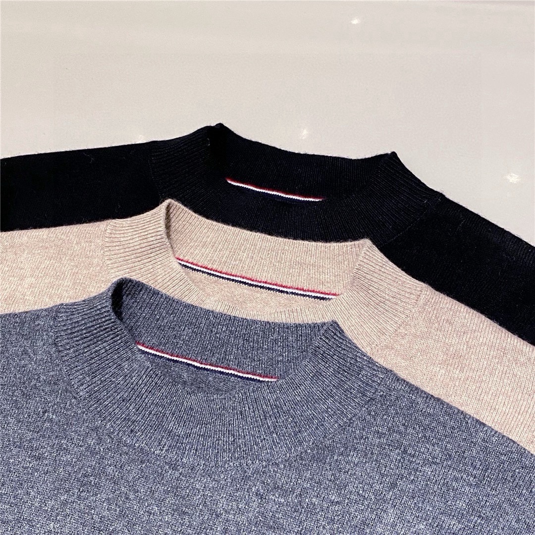 纯色简洁款系列，P+秋冬装新款上市，男士圆领套头毛衣针织衫，P家作为男装界的常青树品牌，当你不知道选什么