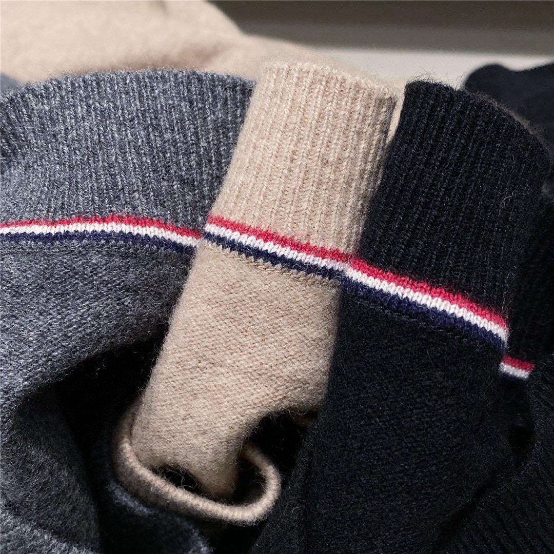 纯色简洁款系列，P+秋冬装新款上市，男士圆领套头毛衣针织衫，P家作为男装界的常青树品牌，当你不知道选什么