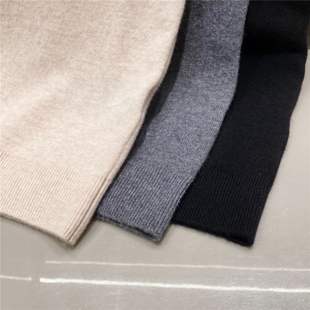 简单大气圆领系列，100%纯羊毛，秋冬更保暖！TB新款，胸前帆船刺绣款区别以往老款！基础款的TB毛衣大家