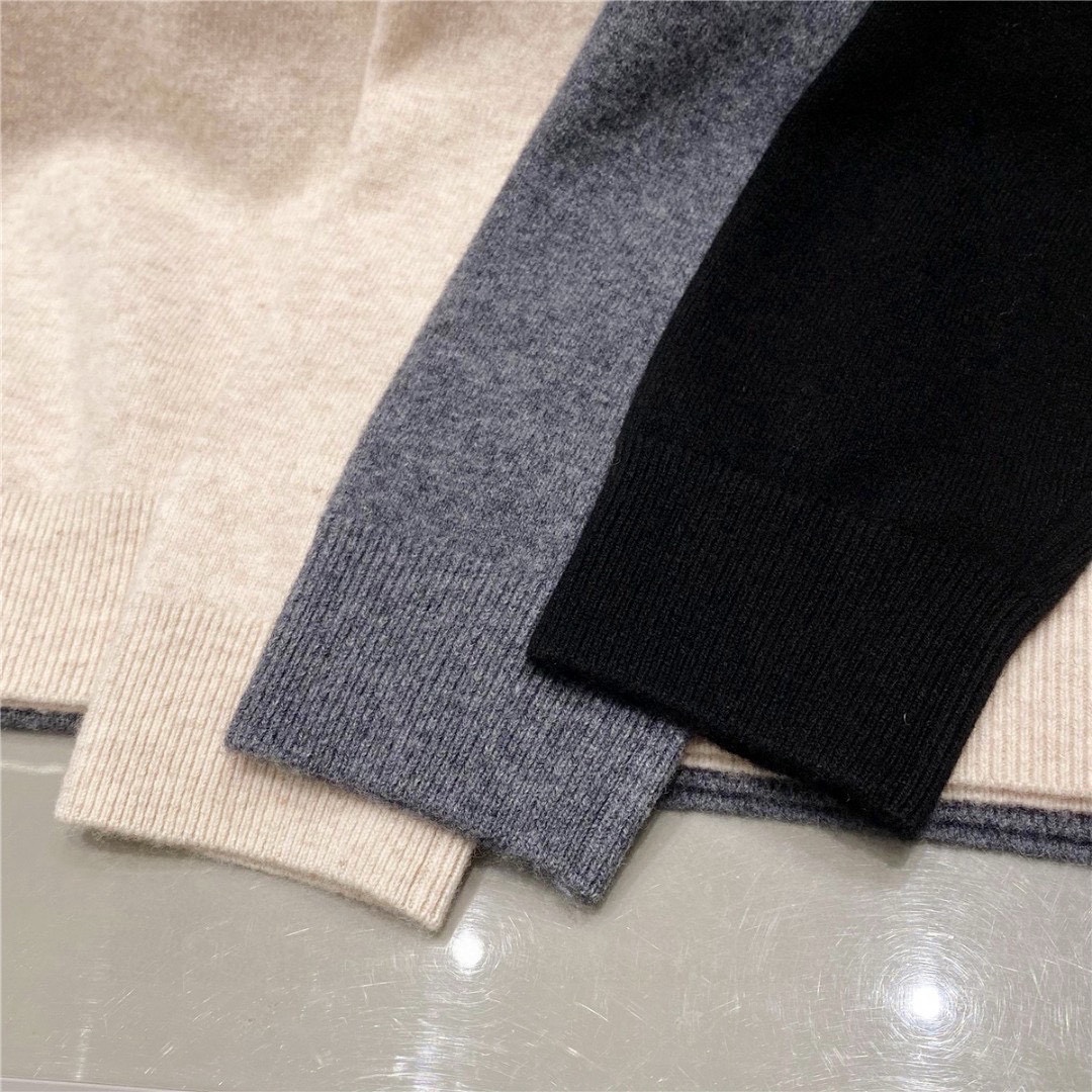 简单大气圆领系列，100%纯羊毛，秋冬更保暖！TB新款，胸前帆船刺绣款区别以往老款！基础款的TB毛衣大家