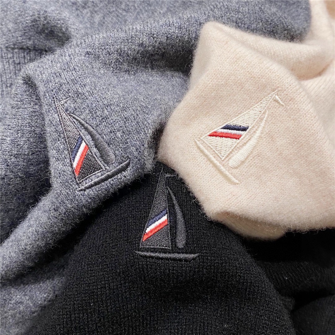 简单大气圆领系列，100%纯羊毛，秋冬更保暖！TB新款，胸前帆船刺绣款区别以往老款！基础款的TB毛衣大家