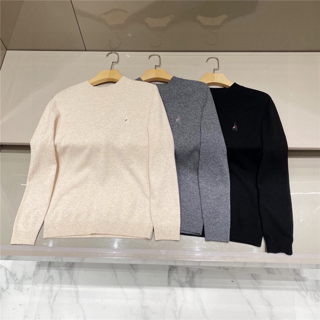 简单大气圆领系列，100%纯羊毛，秋冬更保暖！TB新款，胸前帆船刺绣款区别以往老款！基础款的TB毛衣大家