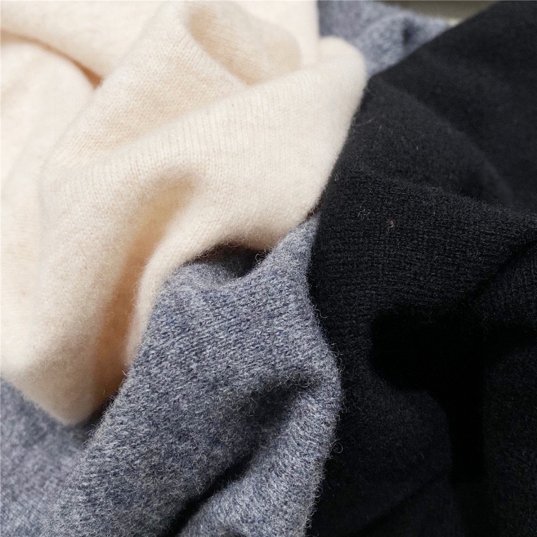 简单大气圆领系列，100%纯羊毛，秋冬更保暖！TB新款，胸前帆船刺绣款区别以往老款！基础款的TB毛衣大家