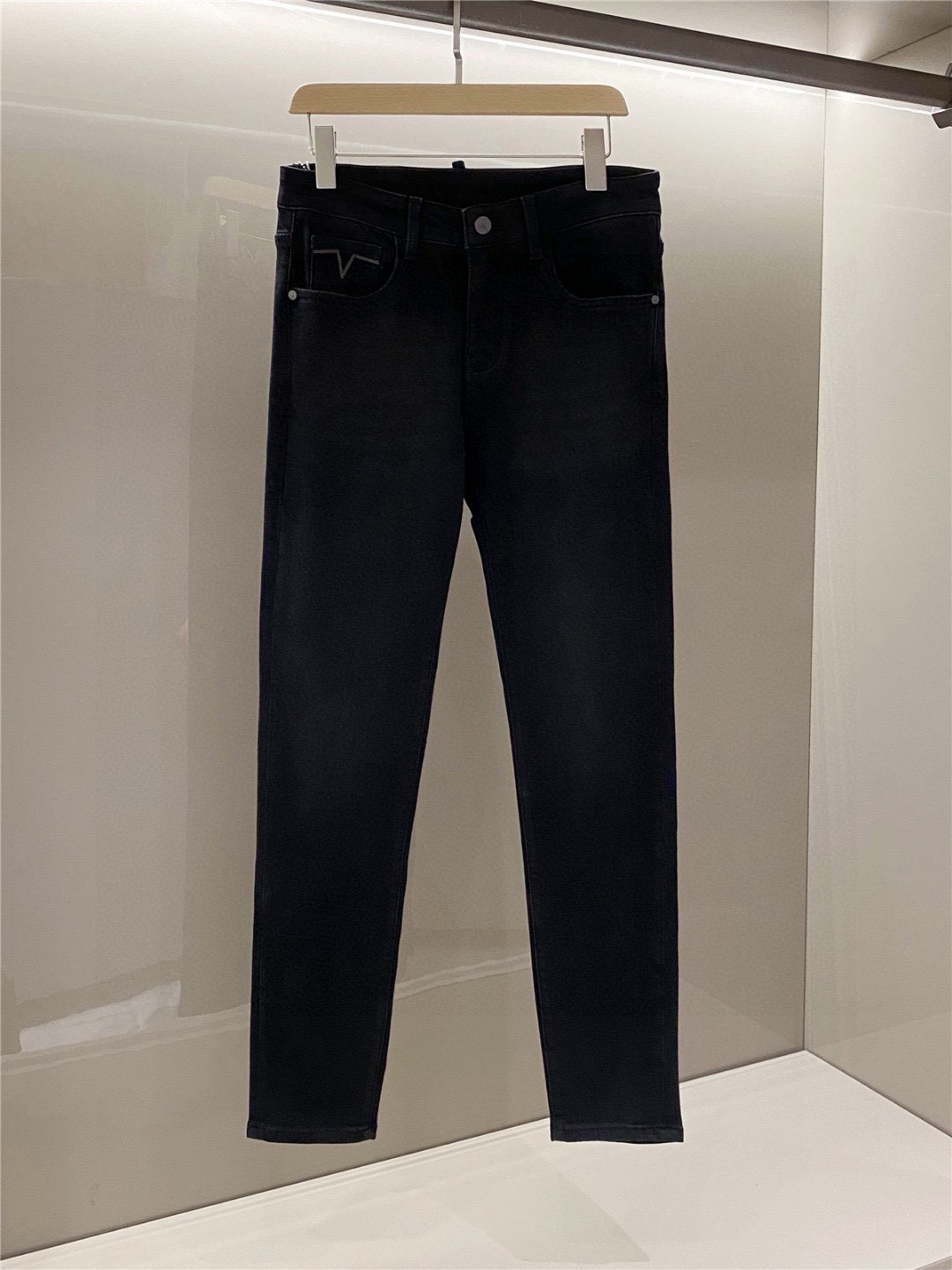 Men’s Slim-Fit Black Denim Jeans with Embroidered Logo & Leather Patch