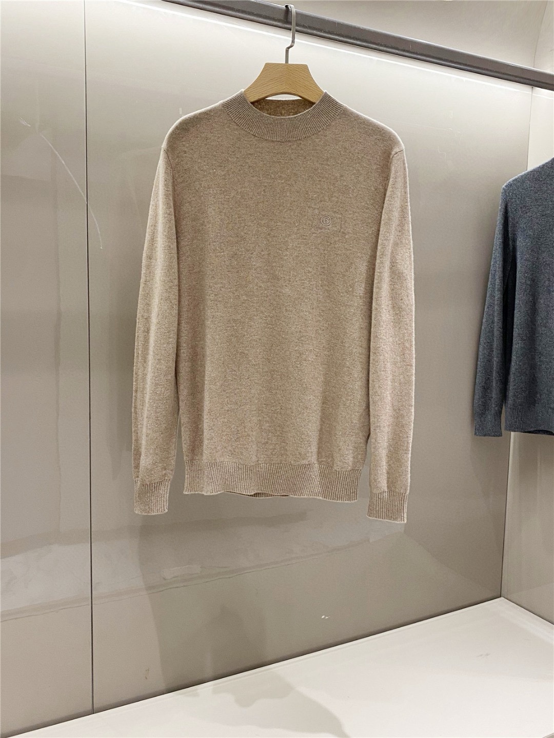 MM6 AW秋冬新款进口百分百美利奴羊毛线衣，贸易公司渠道稀出，同步官网发售！MM6新款毛衣以其独特的设