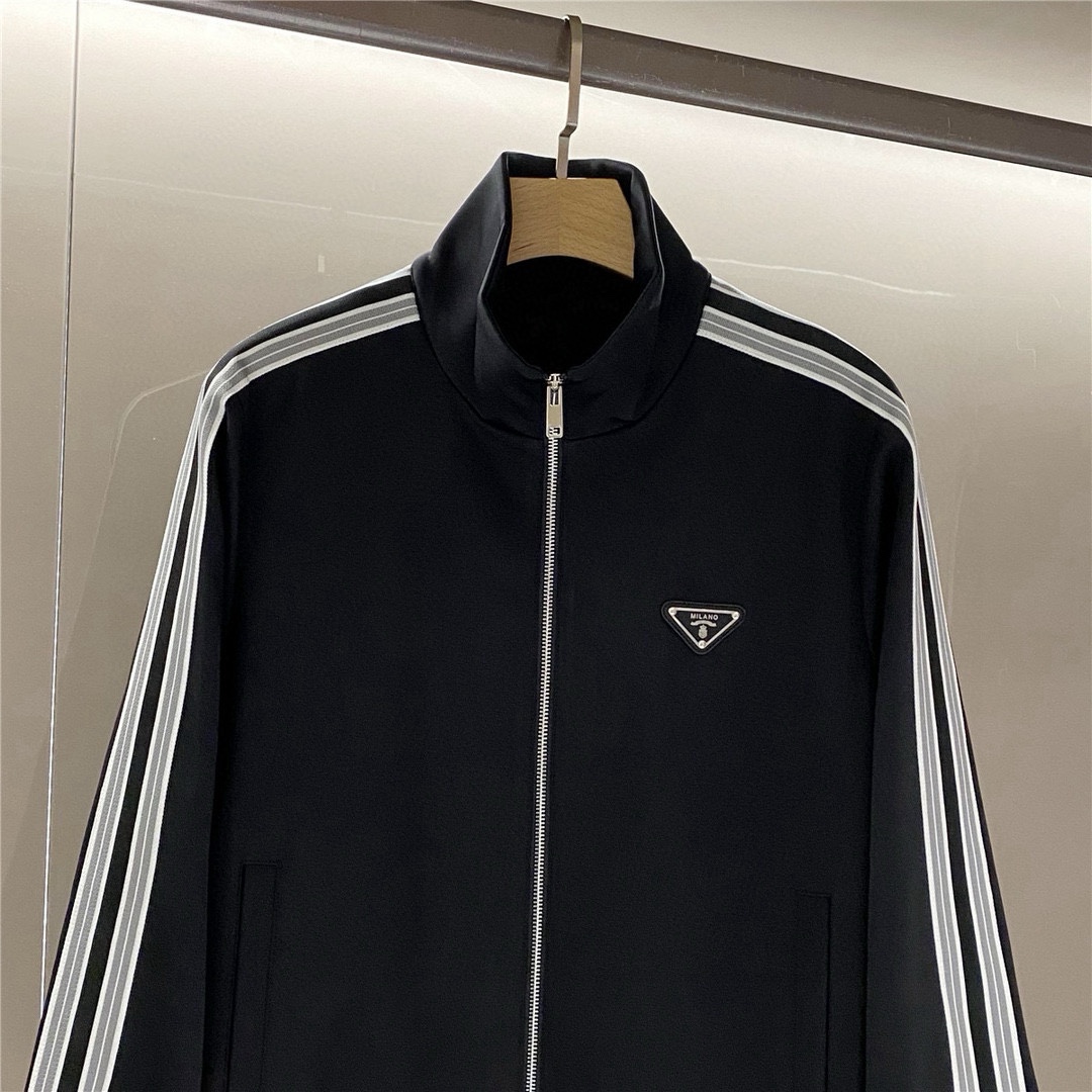 简洁立领款，PRA2025秋冬新款休闲卫衣，尼龙上下拼接经典版型卫衣！贸易公司渠道稀出，领先官网发售！P