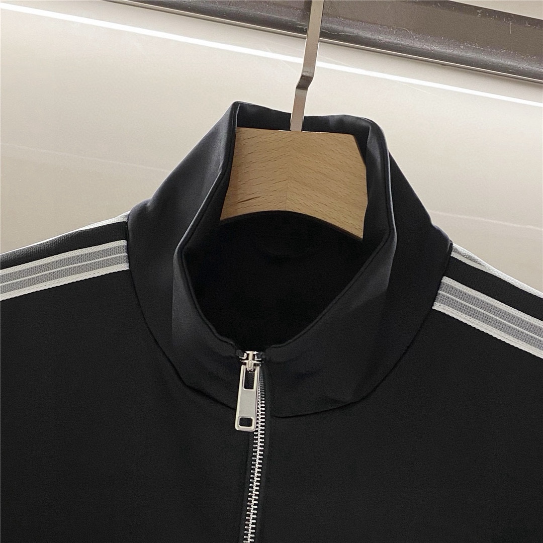 简洁立领款，PRA2025秋冬新款休闲卫衣，尼龙上下拼接经典版型卫衣！贸易公司渠道稀出，领先官网发售！P