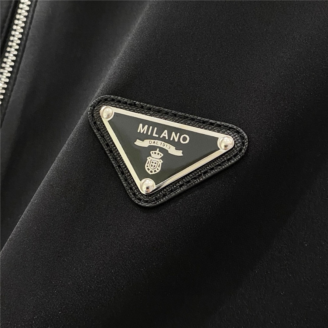 简洁立领款，PRA2025秋冬新款休闲卫衣，尼龙上下拼接经典版型卫衣！贸易公司渠道稀出，领先官网发售！P