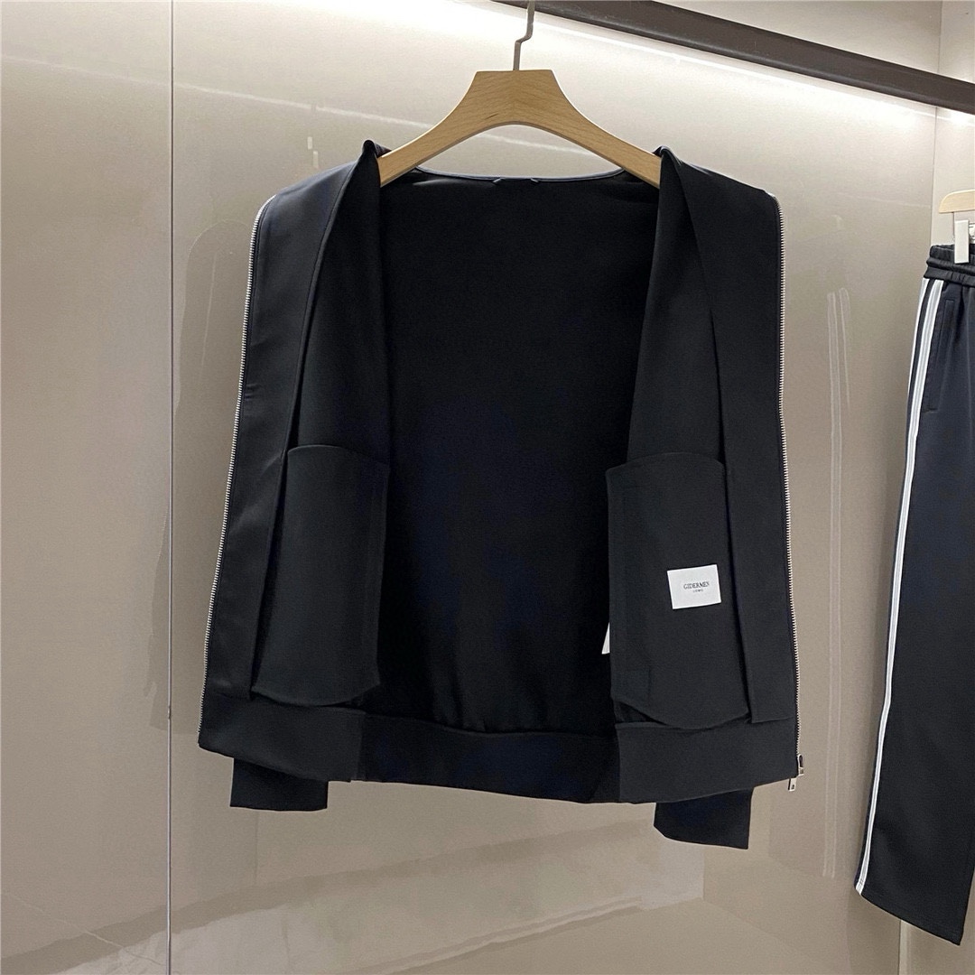 简洁立领款，PRA2025秋冬新款休闲卫衣，尼龙上下拼接经典版型卫衣！贸易公司渠道稀出，领先官网发售！P