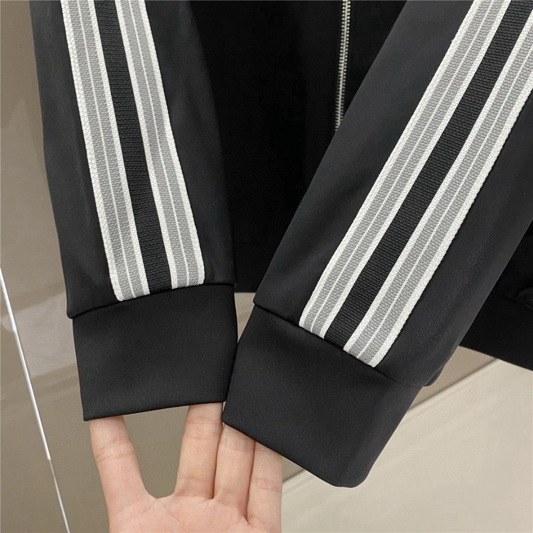 简洁立领款，PRA2025秋冬新款休闲卫衣，尼龙上下拼接经典版型卫衣！贸易公司渠道稀出，领先官网发售！P