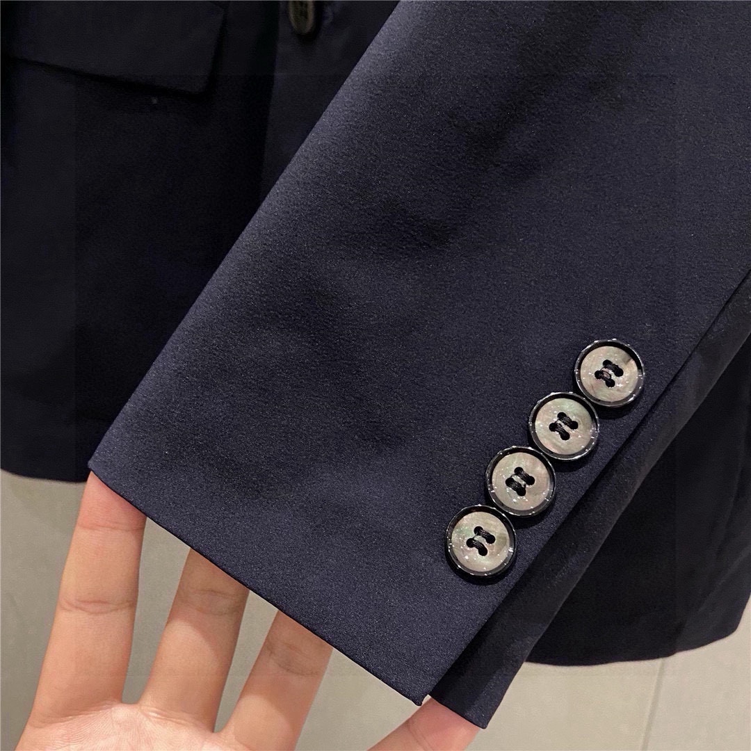 经典米兰高端系列！标志性H字母，2025新品订制系列经典时尚休闲修身显瘦西服,经典米兰高端系列！！在设计