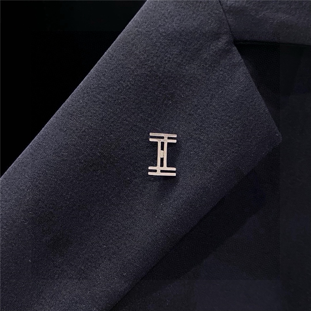 经典米兰高端系列！标志性H字母，2025新品订制系列经典时尚休闲修身显瘦西服,经典米兰高端系列！！在设计