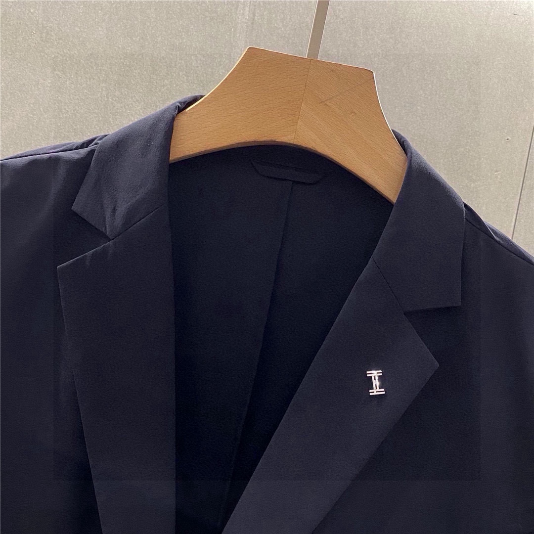 经典米兰高端系列！标志性H字母，2025新品订制系列经典时尚休闲修身显瘦西服,经典米兰高端系列！！在设计