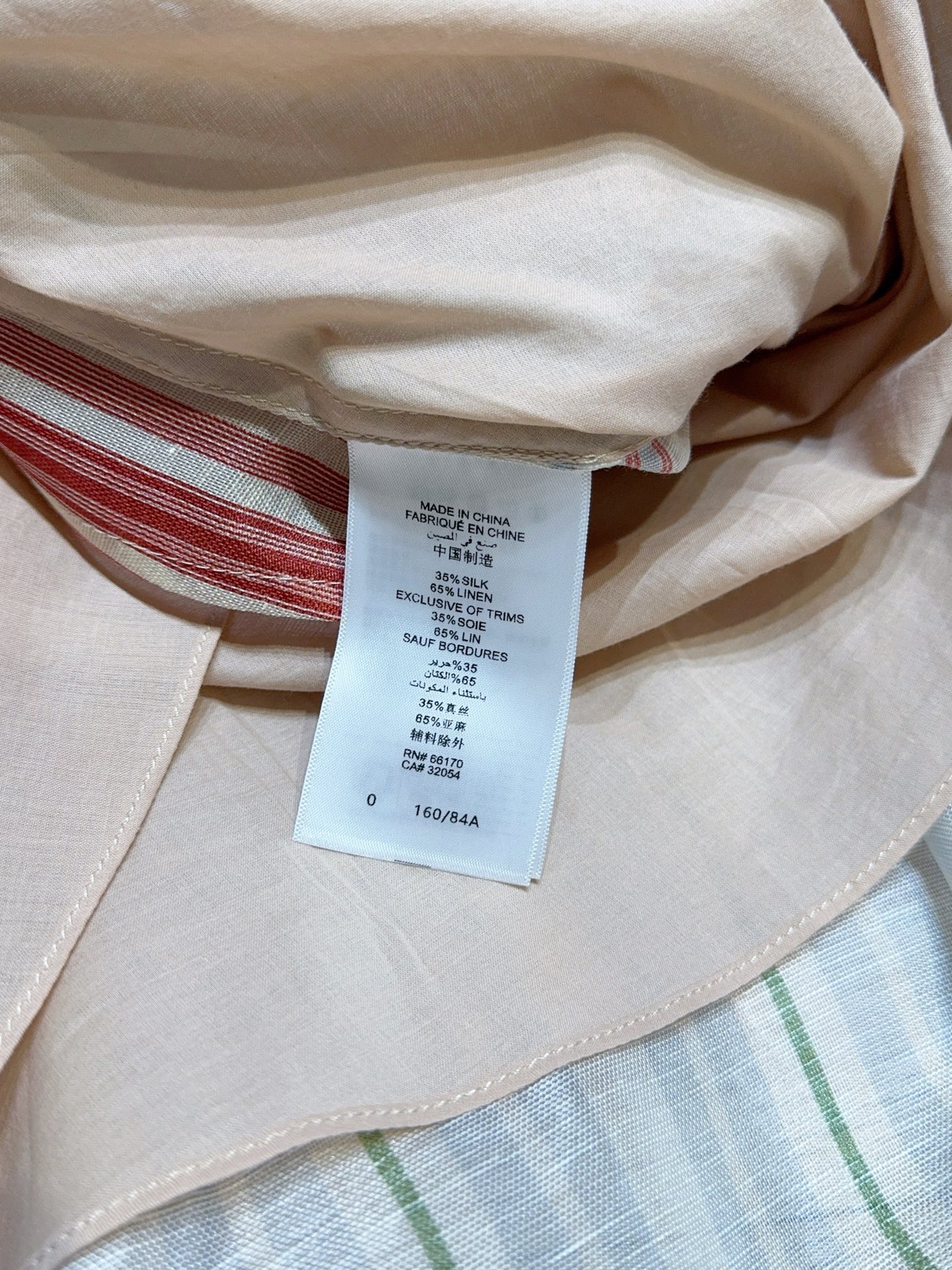 Z*I*M*M系扣连衣裙👗🆕……衬衫式翻领条纹衬衫裙，采用丝麻面料制成，彩色条纹拼接，灯笼袖设计，腰布有