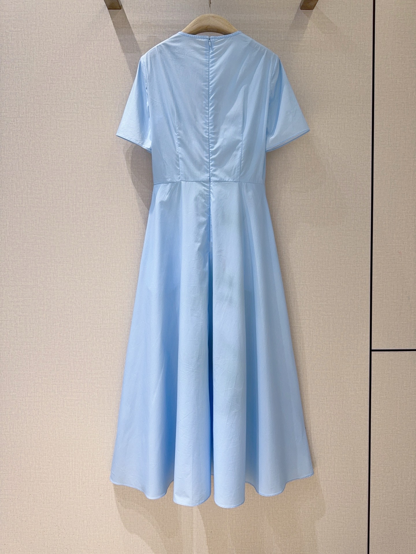 Oscar De La Rent*a花卉印花短袖连衣裙👗，新品推荐[爱心][爱心]采用轻薄面料，圆领短袖