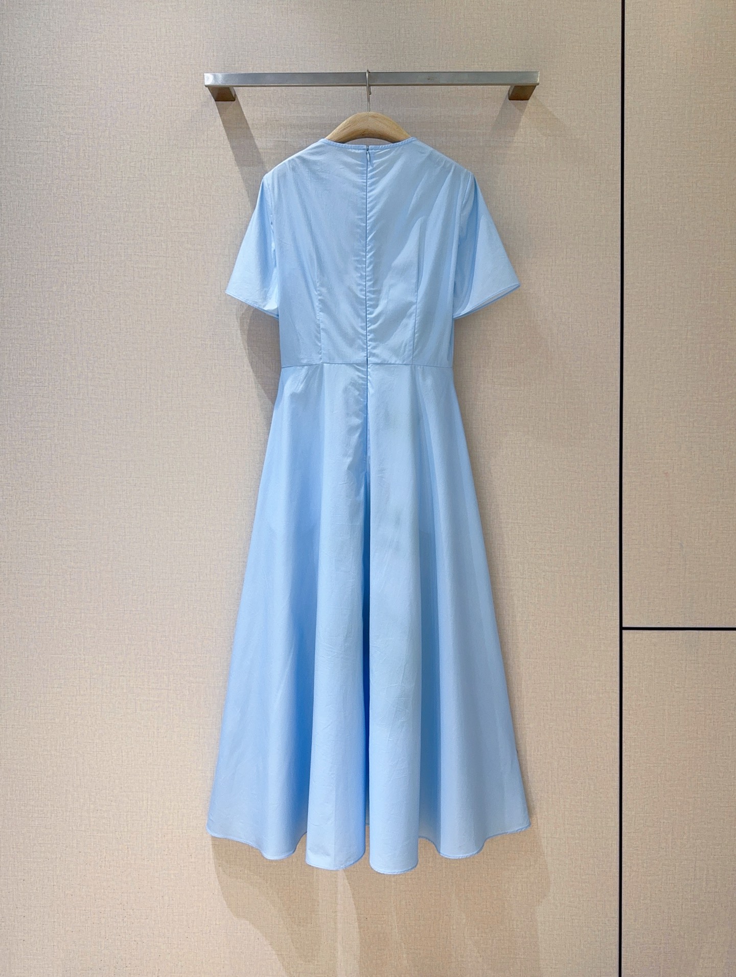 Oscar De La Rent*a花卉印花短袖连衣裙👗，新品推荐[爱心][爱心]采用轻薄面料，圆领短袖