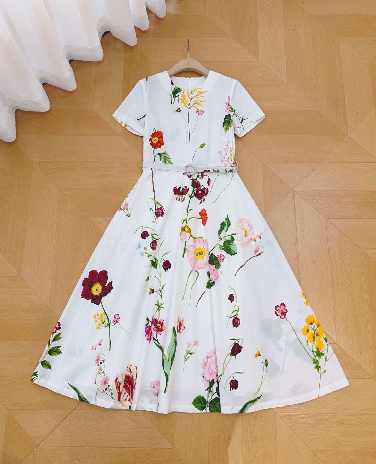 🌸Oscar De La Rent*a花卉印花连衣裙👗，新品推荐🆕……圆领短袖设计，搭配同色系细腰带收腰