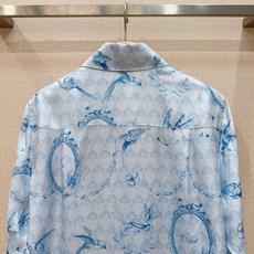 D家新品🆕复古花鸟真丝衬衫✨,精致镜框花鸟满印图案优雅浪漫,顺滑真丝面料自带柔和光泽,垂坠感十足,经典翻领+宽松落肩版型 D家新品🆕复古花鸟真丝衬衫✨,精致镜框花鸟满印图案优雅浪漫,顺滑真丝面料自带柔和光泽,垂坠感十足,经典翻领+宽松落肩版型