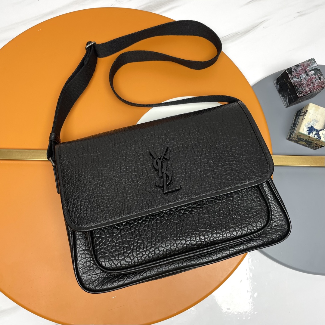 YSL/Saint Laurent NIKI MESSENGER de hombre en negro granulado. 🌈Nuevo bolso de mano con solapa frontal NIKai con estam…