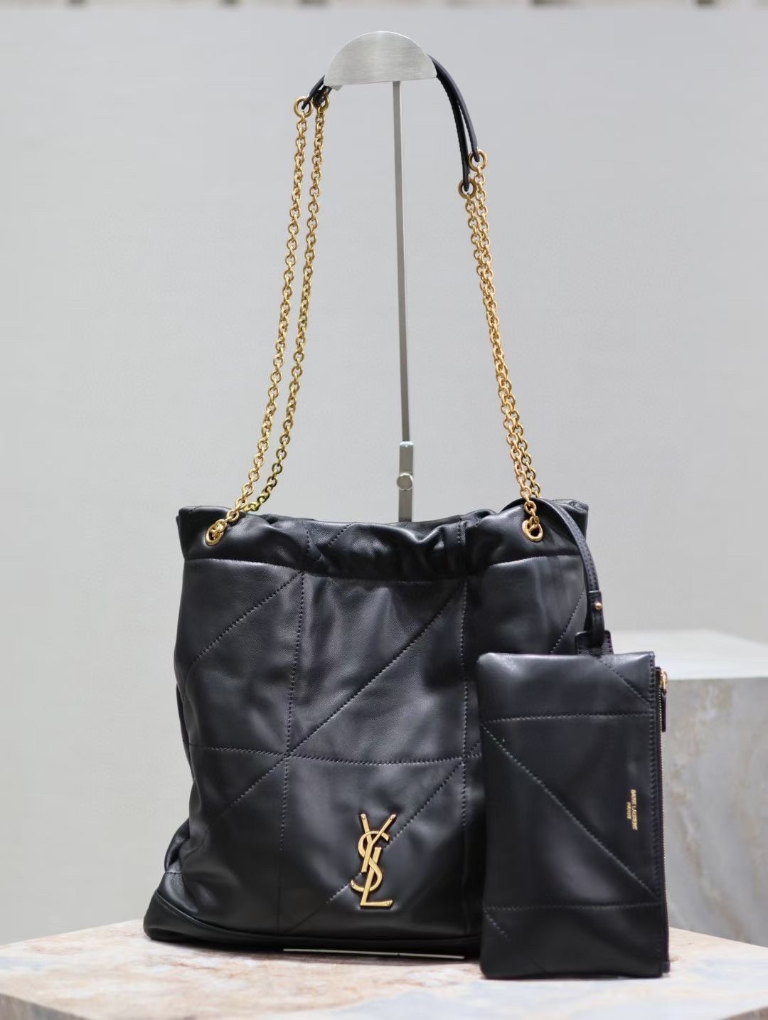Nuevo bolso de basura P muy bonito de llevar. Nuevo modelo, confeccionado en piel de cordero importada de Italia, con a…