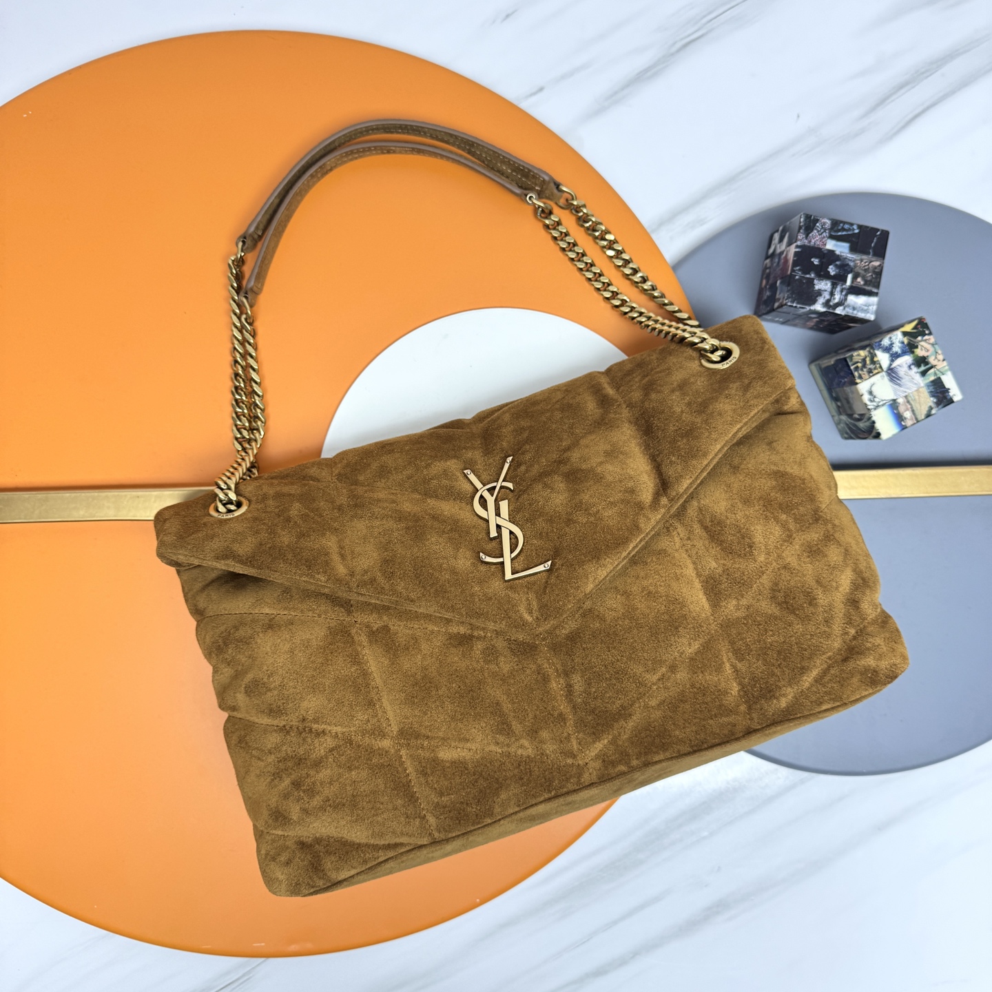 【Cuero original】Cuero pulido marrón/dorado P Loulou puffer, modelo de otoño/invierno pulido_35cm～LOULOU PUFFER bolso ac…