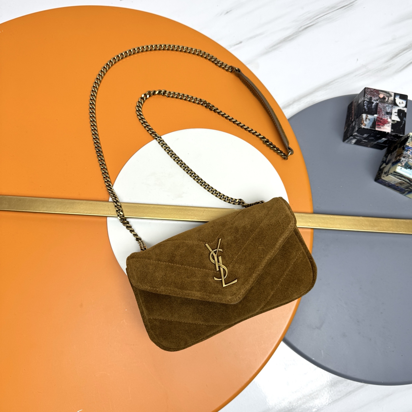 NO:676470,Matte brown/gold original leather, exclusive for quality. 25 autumn and winter new LouLou mini, exquisite and high-end texture!  The suede leather feels soft and soft, and is equipped with a detachable card holder. It is equipped with a sliding chain. It has a double chain design and a variety of carrying methods, you can choose according to your own needs. The new version of sheepskin has been additionally coated, which is not only more durable, but also more textured, making the entire bag extraordinarily delicate and beautiful!  A must-have item for fashionable girls Model 821749 [original leather] Size 20x12x6cm, saint laurent, saint laurent, sheepskin, chamois leather19860909磨砂棕/金原厂皮、精品专供 25秋冬新款LouLou迷你,质感细腻高级！麂皮手感柔柔软软的,配有可拆卸卡包.搭配滑动式链条.双链条设计,多种背携方式,可以根据自己的需求来选择.新版羊皮另外做了涂层处理,不仅更耐用,更有质感,显的整个包都格外精致,美丽！时髦女孩必备单品 型号821749【原厂皮】 尺寸20x12x6cm,圣罗兰,saint laurent,sheepskin,chamois leather,Bag