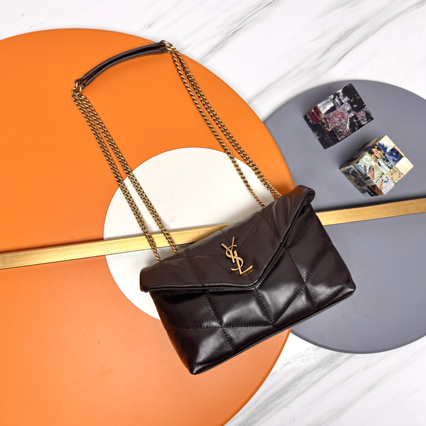 NO:676519,Dark coffee/gold buckle·double chain Loulou Puffer mini_Mini double chain bag is coming!  The whole bag is made of soft Italian lambskin, with Y's diagonal stripe quilting technology. It has a soft front flap bag with a detachable shoulder strap, which can be used as a storage bag. You can also use the adjusting buckle as an armpit bag, making it easy to achieve multiple uses in one bag!  Model 759337 size 23×15.5×8.5cm, saint laurent, saint laurent, sheepskin19860909深咖啡/金扣·双链条 Loulou Puffer mini_迷你号双链条包来袭！整包采用柔软的意大利小羊皮制作,搭配Y家斜条纹绗缝工艺,拥有柔和质地的前翻盖袋,搭配可拆卸肩带,可以做收纳包,还可以使用调节扣来做腋下包,轻松实现一包多用！ 型号759337 尺寸23×15.5×8.5cm,圣罗兰,saint laurent,sheepskin,Bag