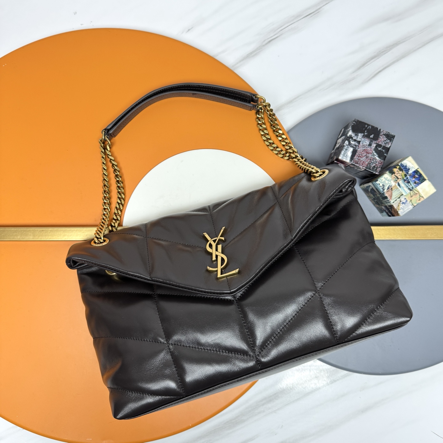 NO:676504,# # Dark coffee/gold buckle 'original order' 29cm_ LOULOU PUFFER quilted lambskin bag, made of lambskin, feels soft and delicate, like embracing clouds; the classic Y family logo, chain and buttonhole hardware are all made of brushed metal, with a matte matte texture and uniqueness. Size 29x17x11cm Model 577476.Zx, Yves Saint Laurent, saint  laurent,sheepskin19860909# # 深咖啡/金扣《原单》29cm_ LOULOU PUFFER 绗缝小羊皮包,小羊皮制作,手感柔软细腻,犹如怀抱云朵般的感受；经典的Y家logo、链条及扣眼五金均采用拉丝金属材质,哑光雾面的质感及其别致. 尺寸29x17x11cm 型号577476.Zx,圣罗兰,saint laurent,sheepskin,Bag