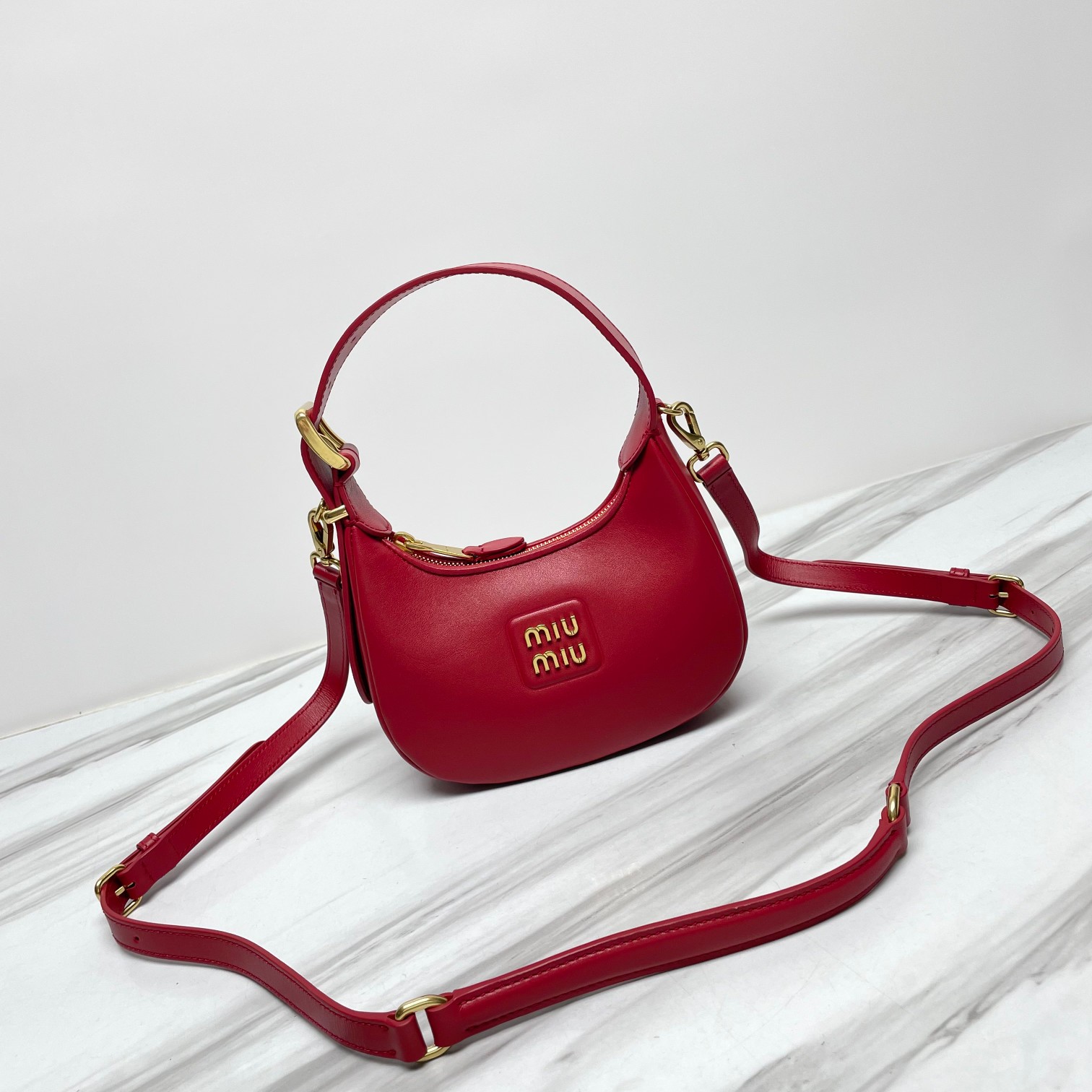 P620 Original leather miumiu 5b084, miu's runway hobo bag, main promotion on official website, definitely a hot style t…