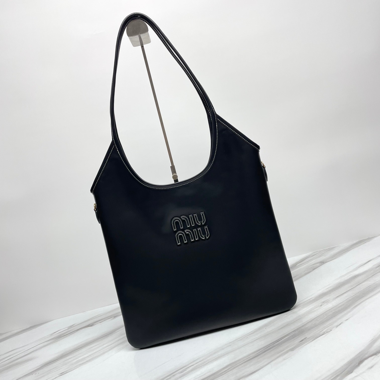 P670 with packaging, original leather [full leather] 𝐌𝐈𝐔𝐌𝐈𝐔 Isetan limited edition underarm bag. Limited edition …