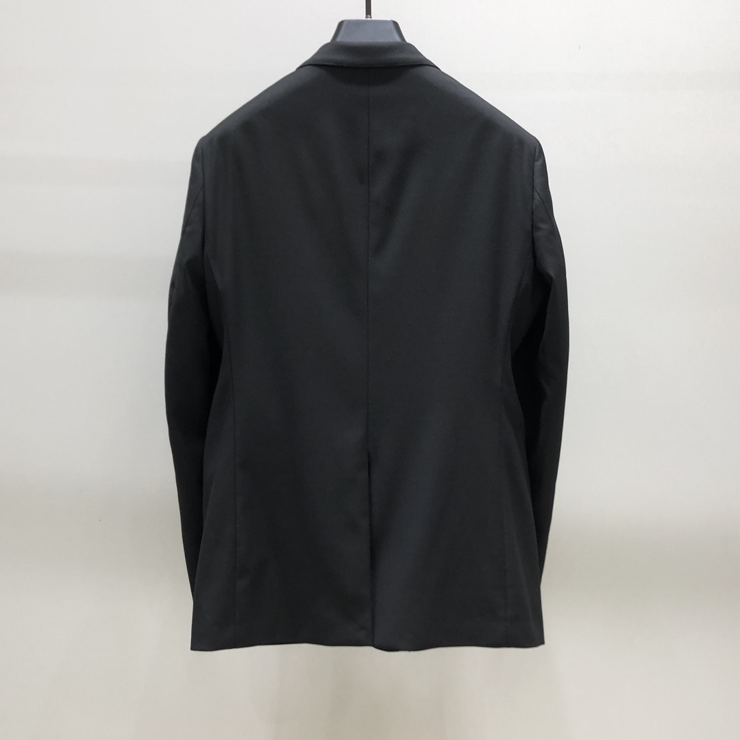   整套,单西,西裤。 LV/驴家 新款黑色西服西装 口袋定制五金金色驴家专属标识 手袖品牌金色标识LO